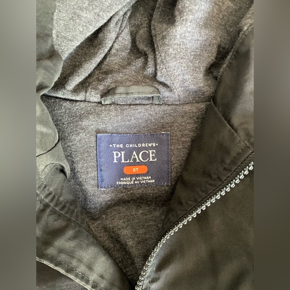 Black kids coat size 5T good condition - Picture 1 of 3